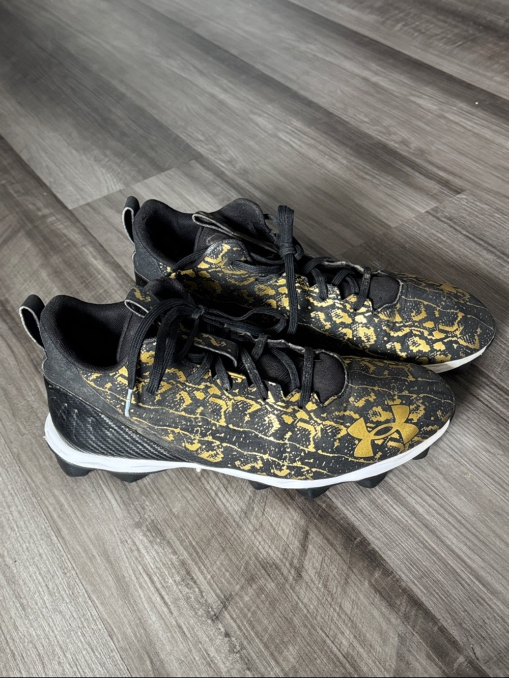 Under Armour Spotlight Lux Suede 11.5 football cleats black gold sports shoes